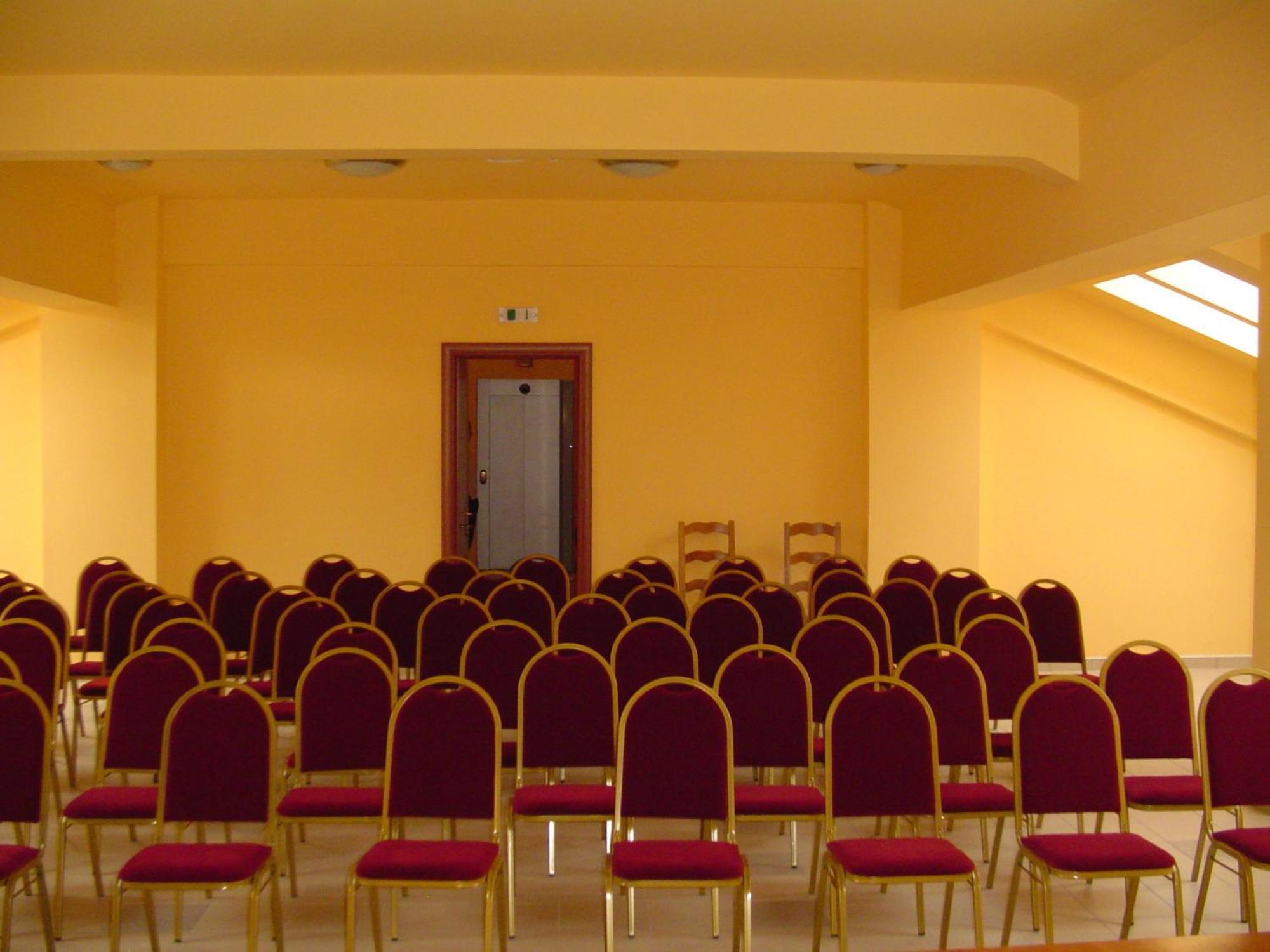 Hotel Europa Ploieşti Kültér fotó