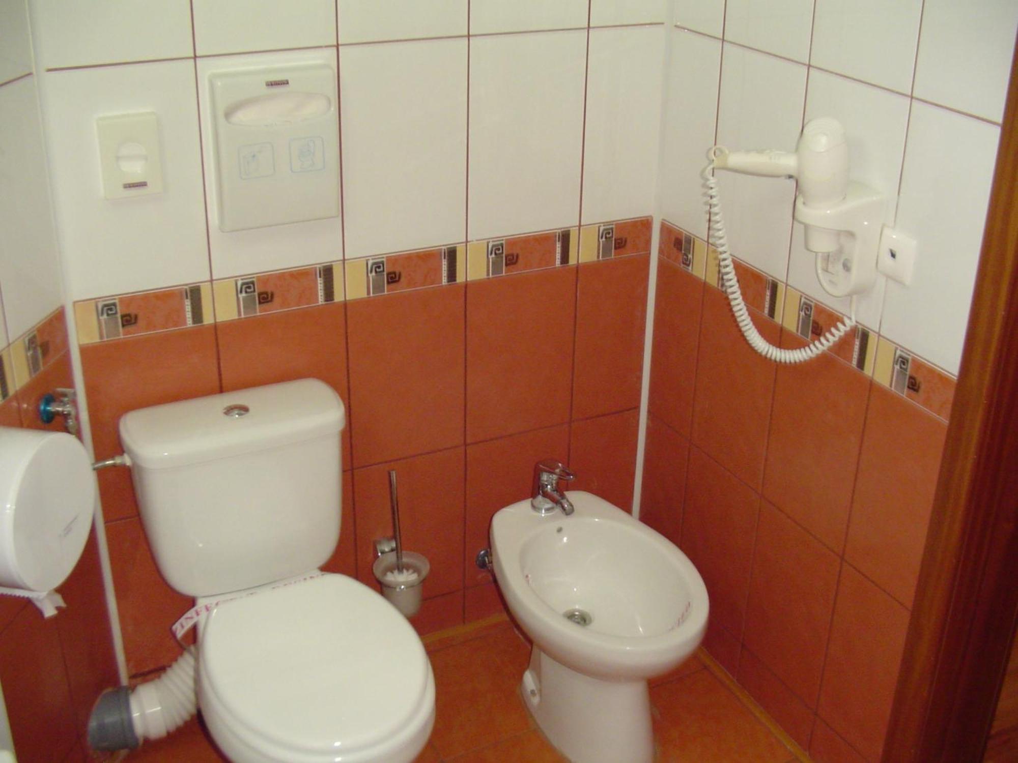 Hotel Europa Ploieşti Kültér fotó