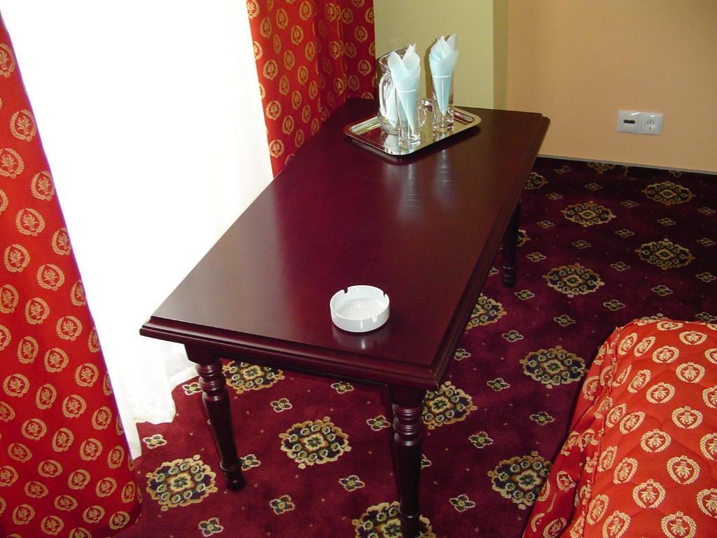 Hotel Europa Ploieşti Szoba fotó